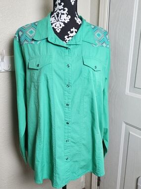 Back in the Saddle Embroidered Button Down Top in Green Size 2X Like New